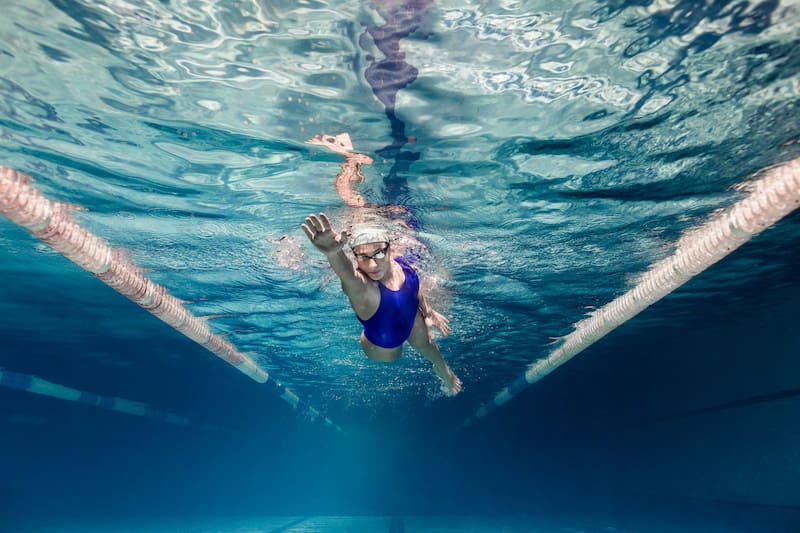 Adult swimming laps Etobicoke